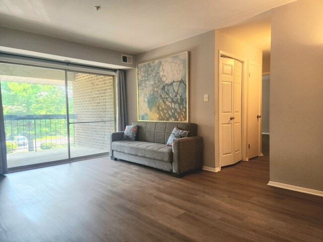 Building Photo - 7909 Badenloch Way Unit 301