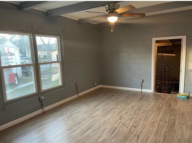 Photo - 3217 James Ave