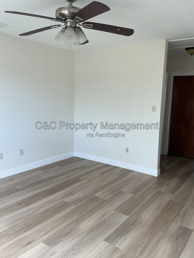Photo - 1559 Elderwood Ave