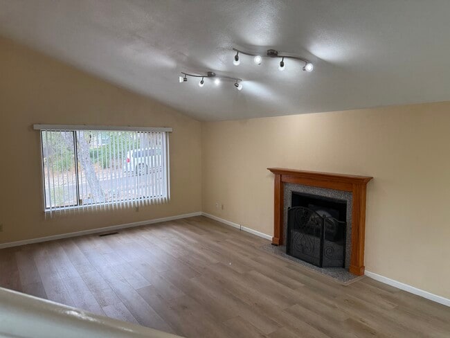Photo - 1010 Westwood Ct