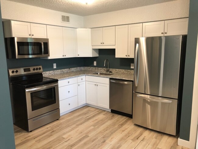 Building Photo - 212 Blue Ridge Dr Unit 9