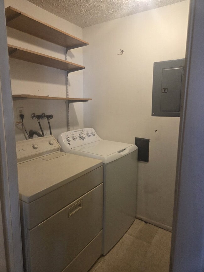 Photo - "Charming 2-Bed Retreat in Frederick - Cozy Living Awaits!" Unit C