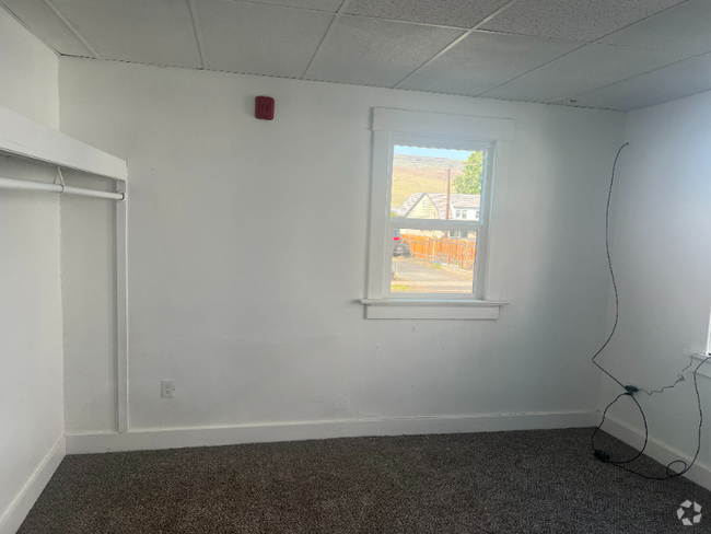 Building Photo - 325 1st Ave Unit E Rental