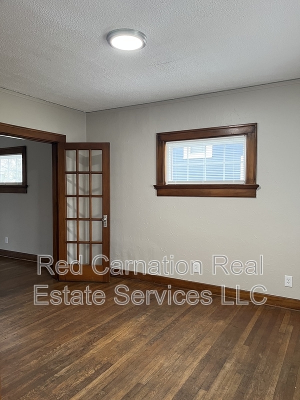 Photo - 1009 W Hillcrest Ave