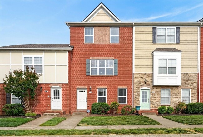 Building Photo - 3 Bedroom 3 1/2 Bath Pet Friendly Condo For Rent!