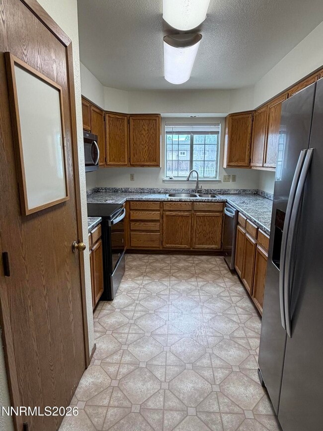Photo - 409 Burntwood St
