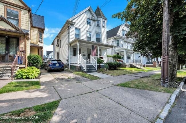 Photo - 251 N Main St