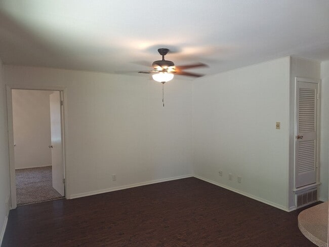 Photo - 513 Simmons Dr