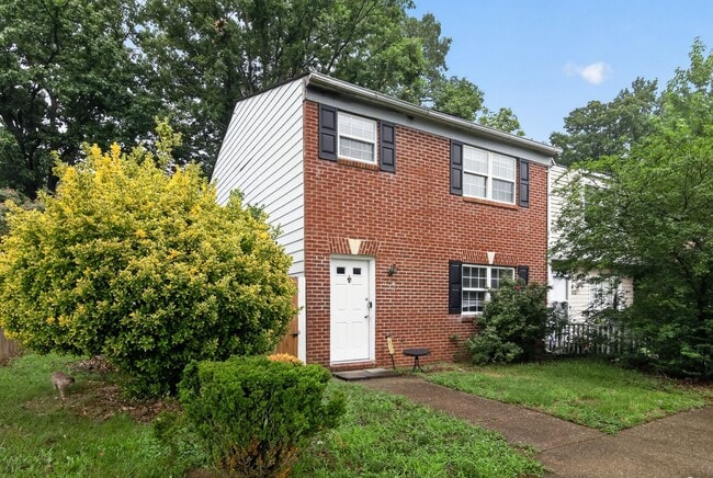 Building Photo - Available 3 Bedroom 1.5 bath Townhouse in Fredericksburg, Stafford County