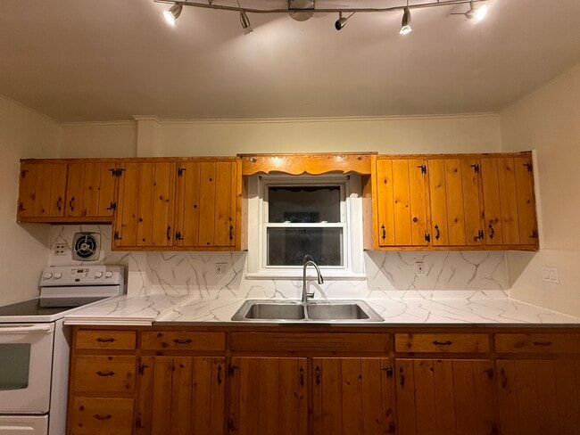 Photo - 75 Henry St Unit 1