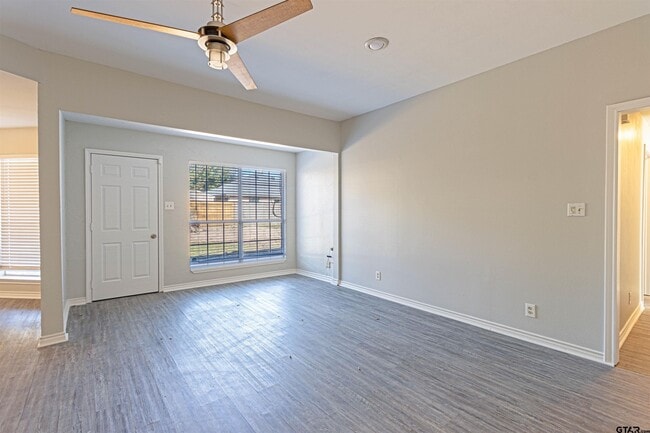 Photo - 5605 Calais Drive