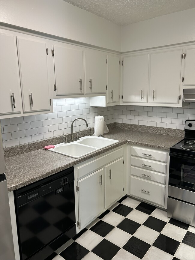 Photo - 515 Basswood Ave Unit G80