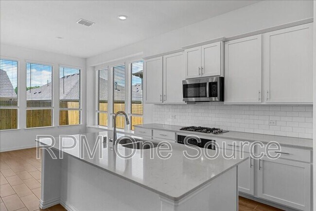 Photo - 812 Morwenna Rd