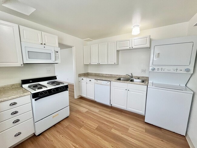 Building Photo - 2 Bedroom La Mesa Duplex with Yard, In-Unit Laundry, and Garage! Unit 6083