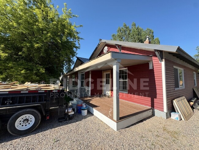 Building Photo - Beautifully Renovated 3 bed/ 2 bath home in Ririe