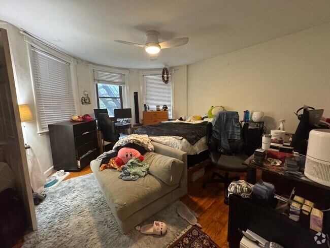 Building Photo - 1728 Beacon St Unit B Rental