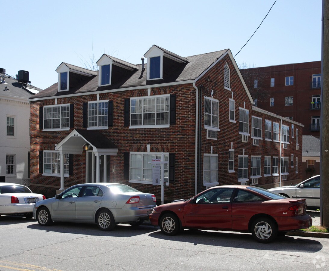 Photo - 231 12th St NE