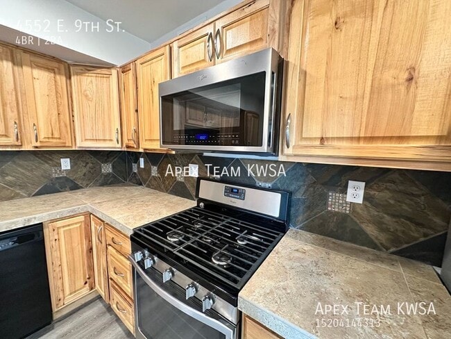 Photo - 4552 E 9th St