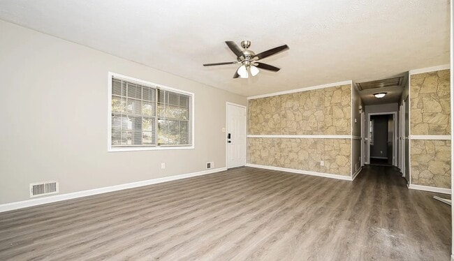 Photo - 6324 Amberly Rd