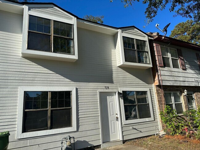 Photo - 719 Elaine St Townhome