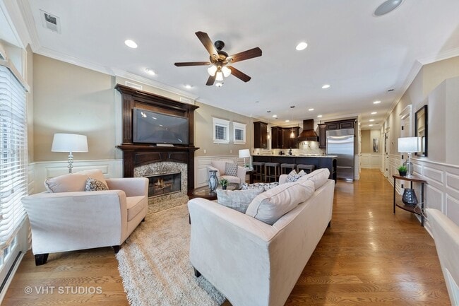 Living Room - 3247 N Clifton Ave Unit 3