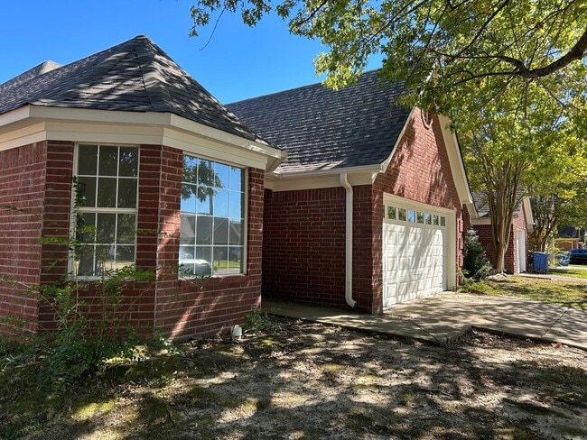 Photo - 7668 Tally Ho Dr E