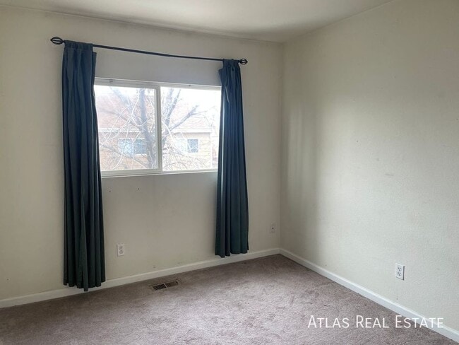 Photo - 843 Mockingbird St