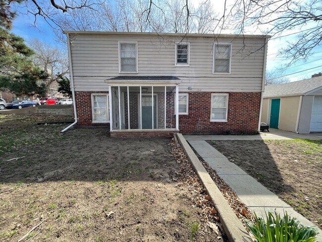 Spacious 2Bdr, duplex Apt with Garage Half... - Spacious 2Bdr, duplex Apt with Garage Half...