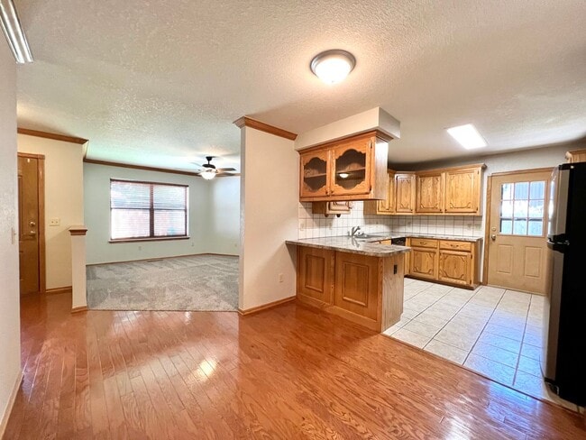 Photo - NW Norman 4-3-2 Executive Lease Home!