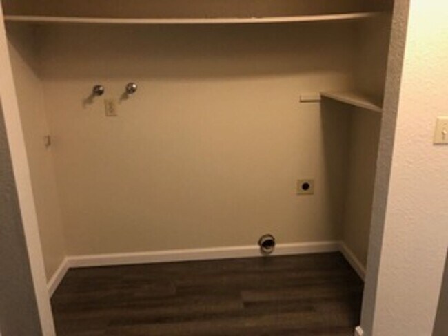 1551 Highland Dr Unit 1551-E