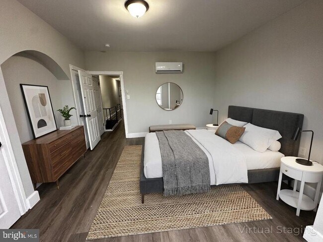 Photo - 5729 Pine St