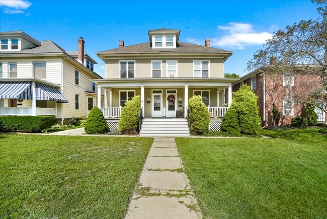 Building Photo - 1121 Hamilton Blvd Unit 2