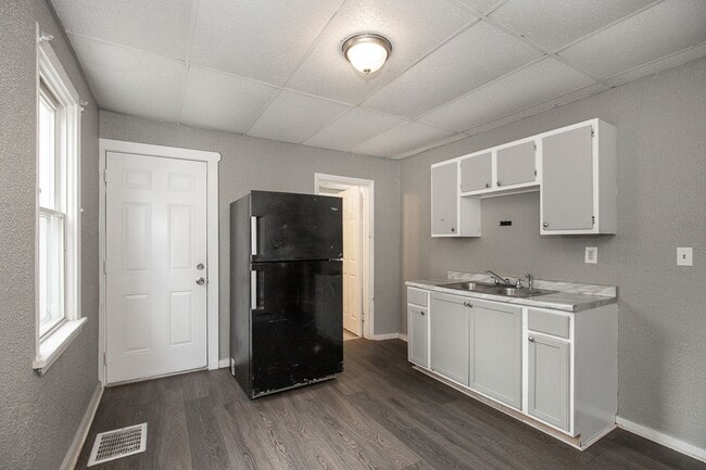 Photo - 4 BED 1 BATH SINGLE FAMILY HOME IN CLEVELAND!