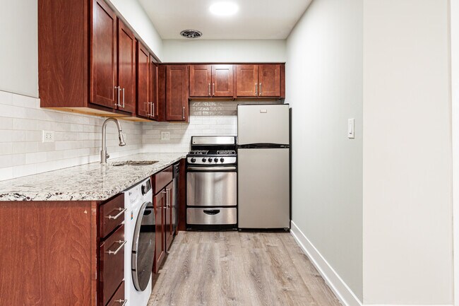 Photo - 504 W Barry Ave
