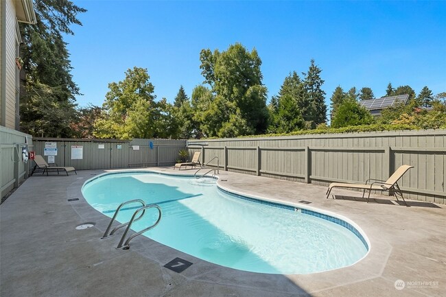 Photo - Available Now, Spacious One Level Bainbrid... Unidad # A4