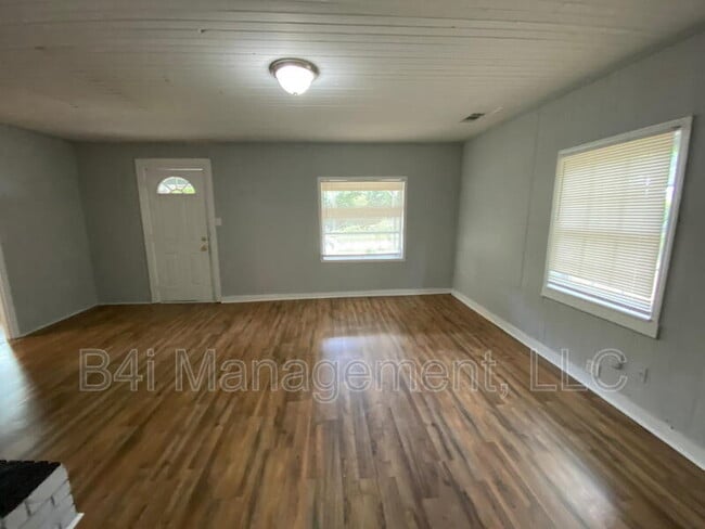 Building Photo - 1701 Adamson St