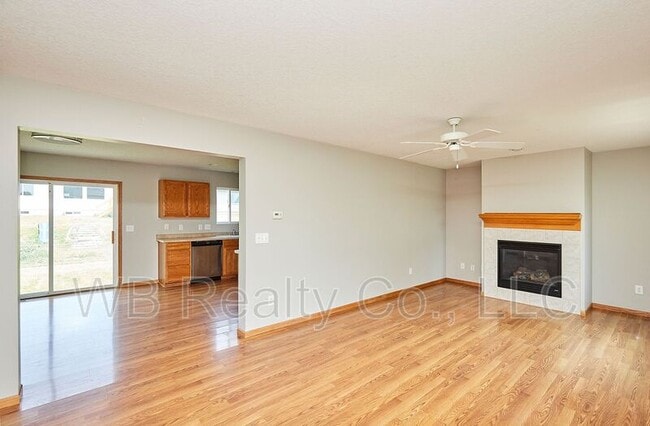 Photo - 615 SE Prairie Park Ln