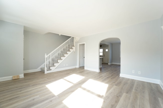 Photo - 809 Braeside Rd