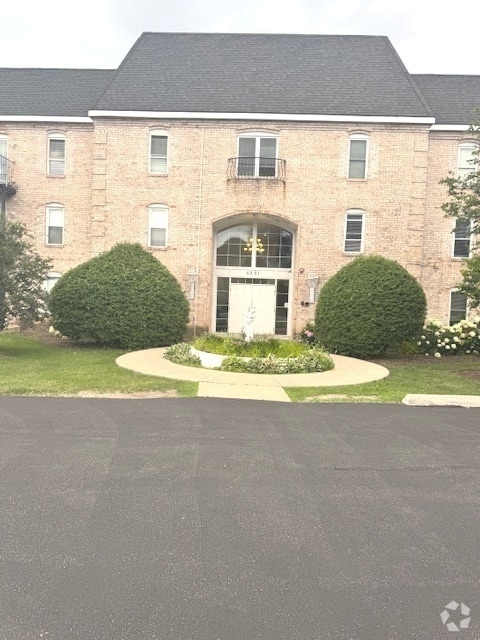 Building Photo - 5201 Carriage Way Dr Unit 305C Rental