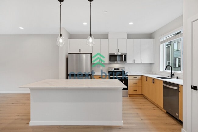 Photo - 3 BED & 2.5 BATH TOWNHOUSE FOR RENT