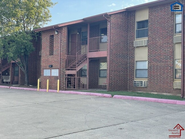 Photo - 1912 SW D Ave