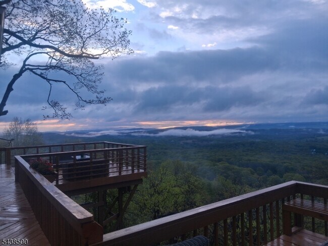 20 Upper Mountain Rd