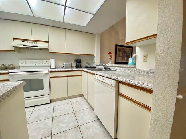Photo - 6211 Timberlake Dr Unit B6