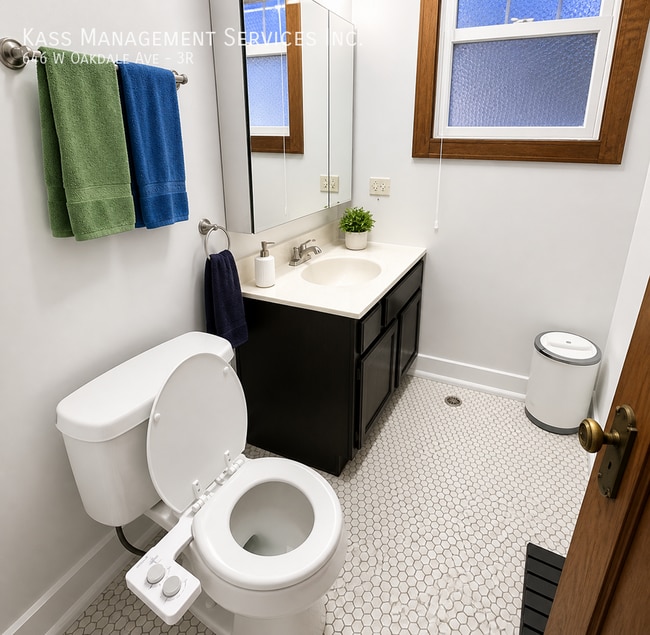 Photo - 646 W Oakdale Ave Unit 3R