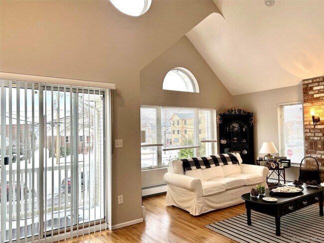 Photo - 259 Lincoln Blvd Unit UPPER DUPLEX