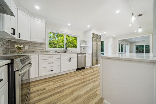 Photo - 185 Newtown Ave