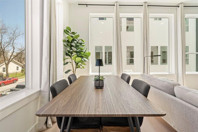 Photo - 2019 California Dr