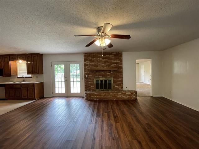 Photo - 705 White Oak Ln