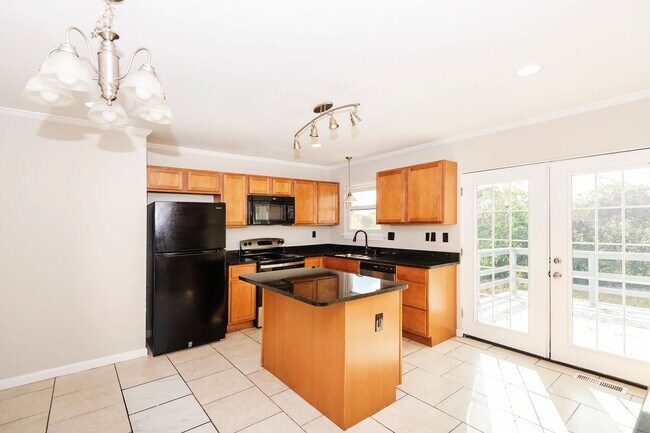 Photo - Lovely 3 Bedroom 2 Bathroom Home