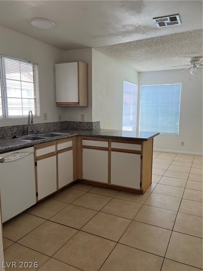 Photo - 2200 S Fort Apache Rd Unidad 2226